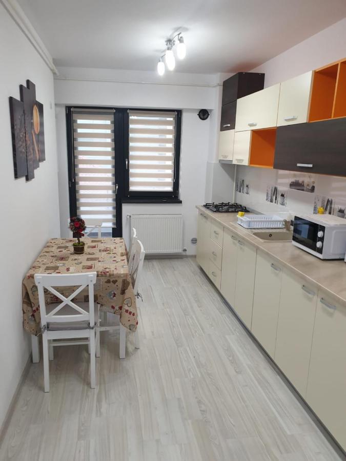 Topaz Central Apartment Bacău Екстериор снимка